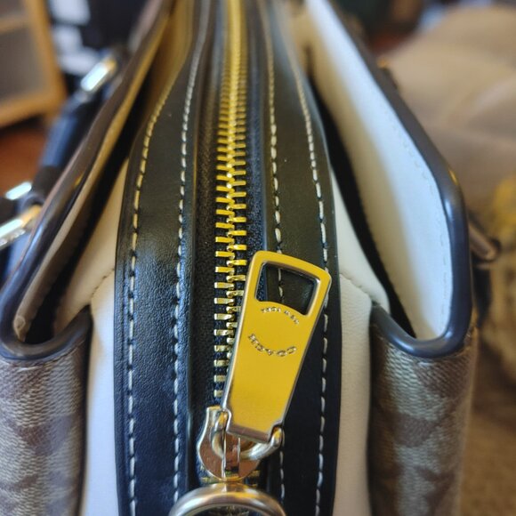 COACH Mini Darcie Like NEW - Picture 3 of 11